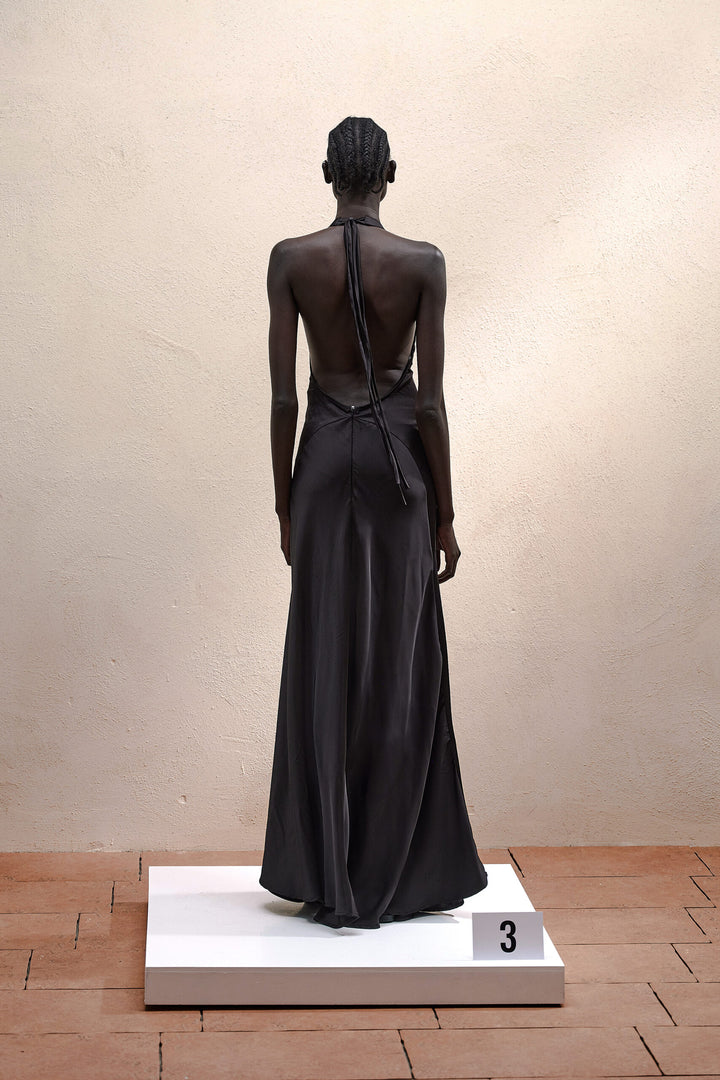 VESTIDO ACETINADO PRETO COM DECOTE ELEH
