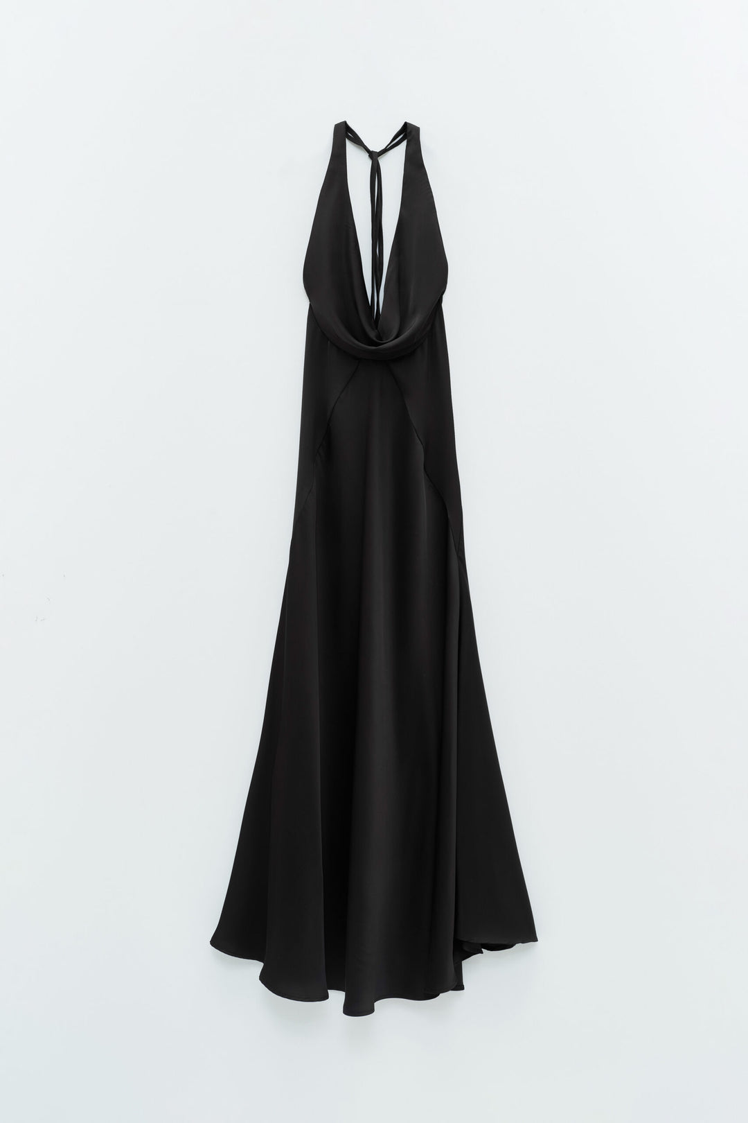 VESTIDO ACETINADO PRETO COM DECOTE ELEH