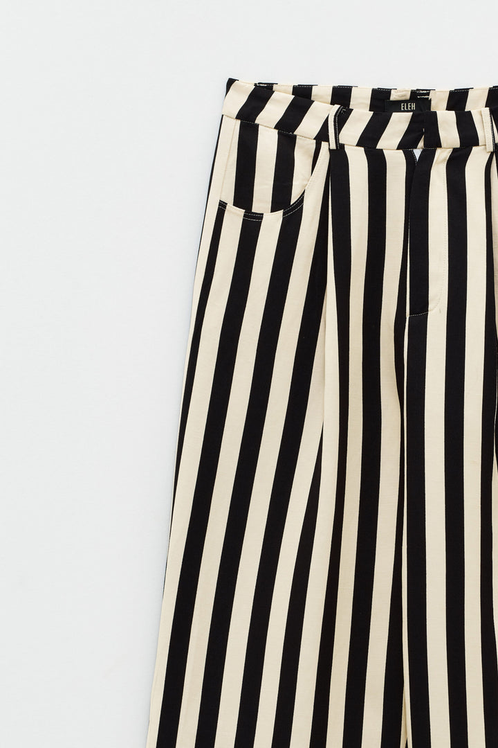 CALÇA COM PADRÃO ÁS RISCAS ELEH