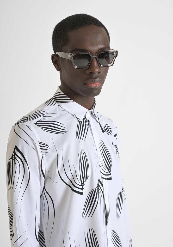 CAMISA REGULAR BRANCA COM ESTAMPA ABSTRATA ANTONY MORATO