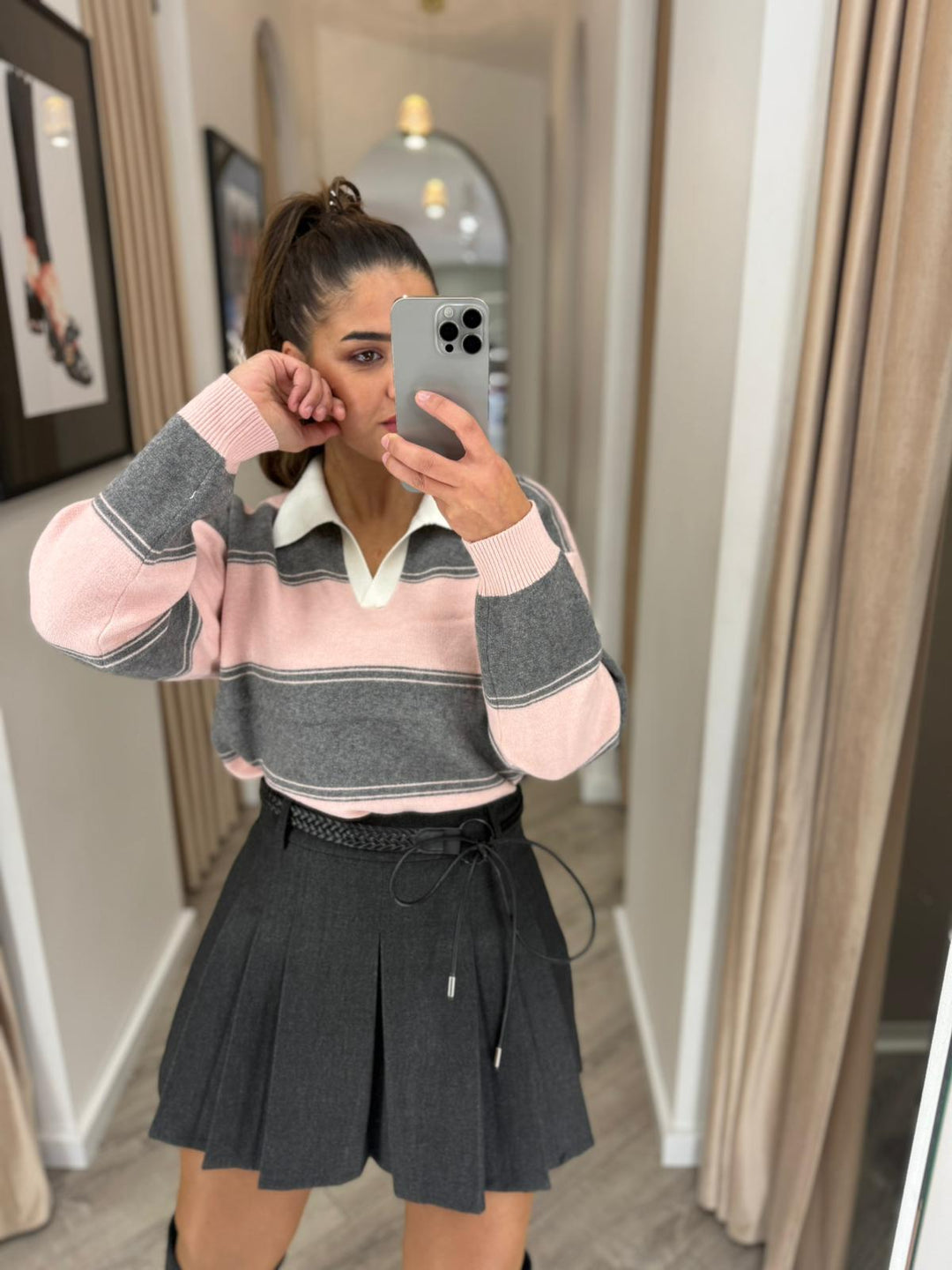POLO CINZA E ROSA COM DECOTE EM V PONTO CHIC