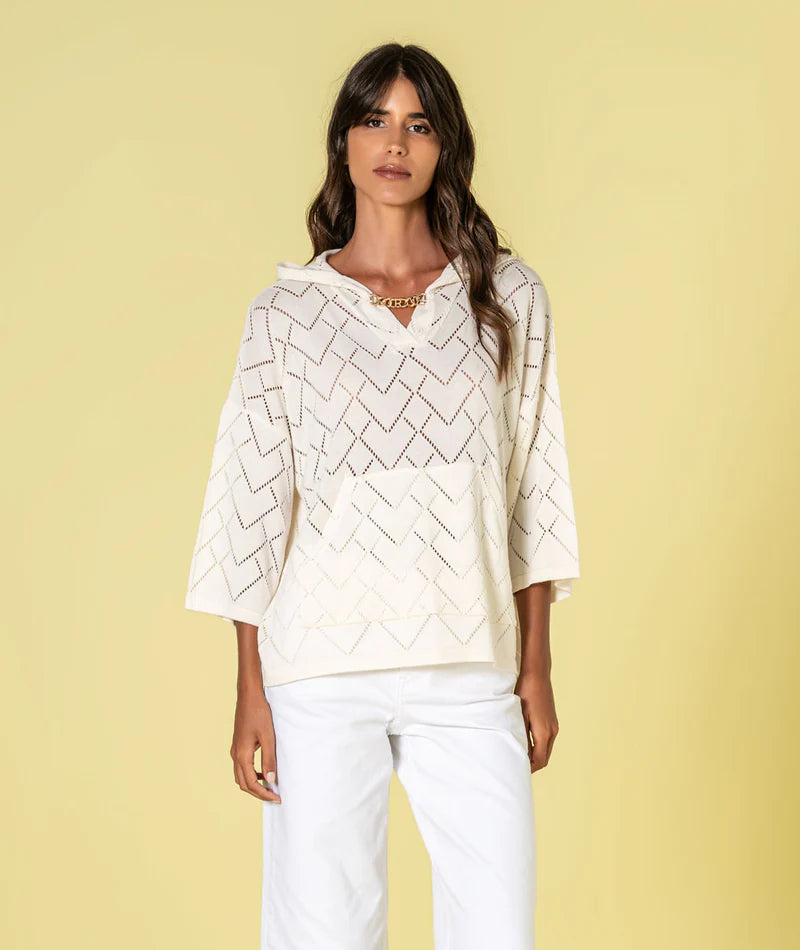 CAMISOLA BEGE COM CAPUZ DE MALHA RENDADA RUGA