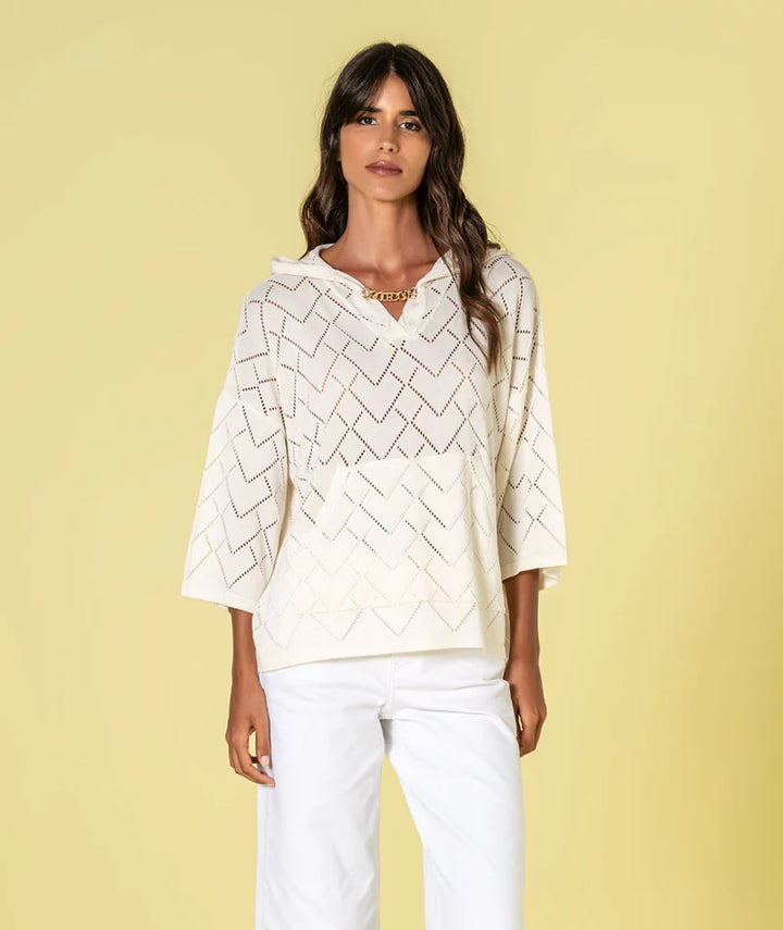 CAMISOLA BEGE COM CAPUZ DE MALHA RENDADA RUGA
