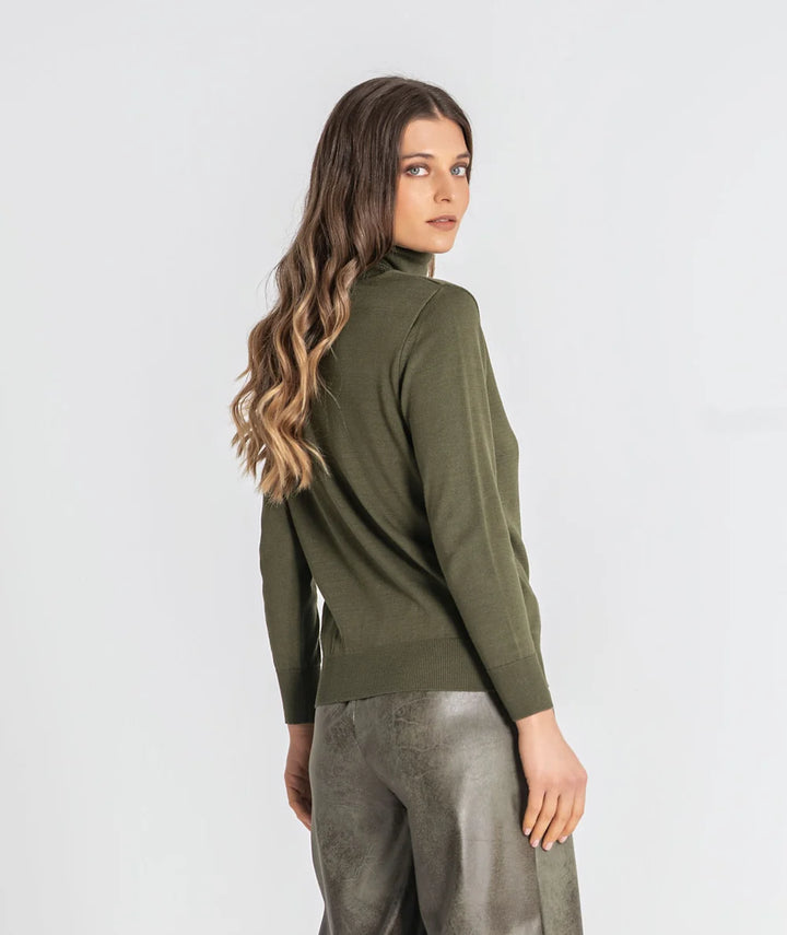 Camisola verde militar básica de gola alta Ruga | Ponto Chic