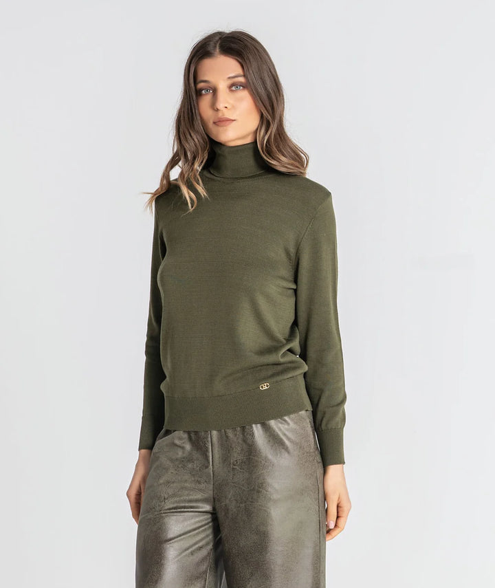 Camisola verde militar básica de gola alta Ruga | Ponto Chic