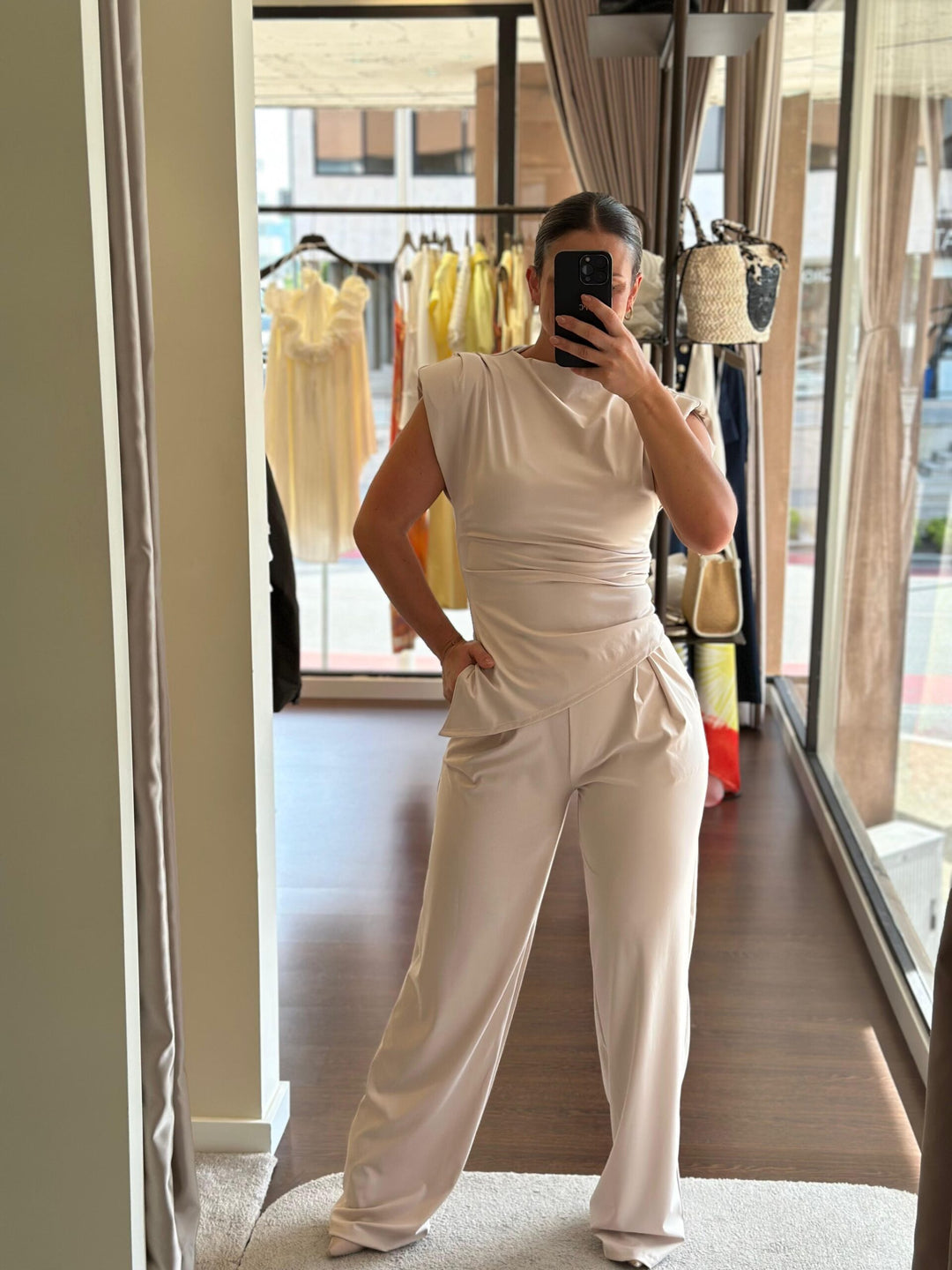 CONJUNTO BEGE DE TOP E PANTALONA PONTO CHIC