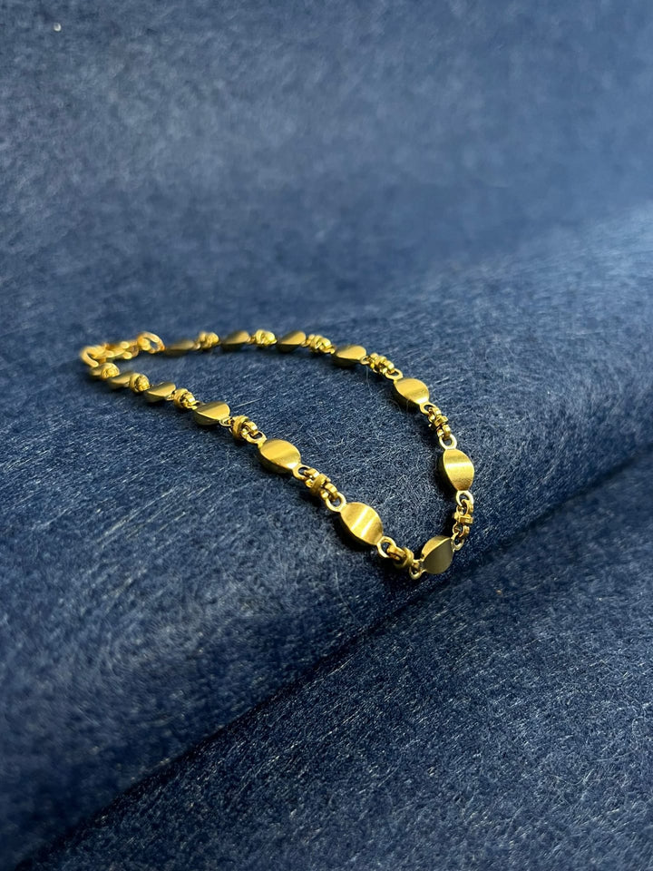 PULSEIRA GOTA DOURADA PONTO CHIC