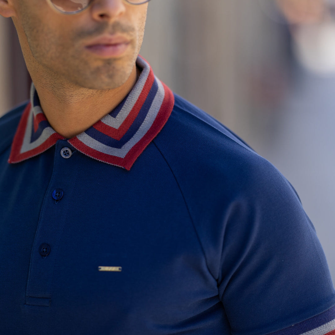 POLO PIQUÉ AZUL COM RISCA BORDEAUX ZOLF