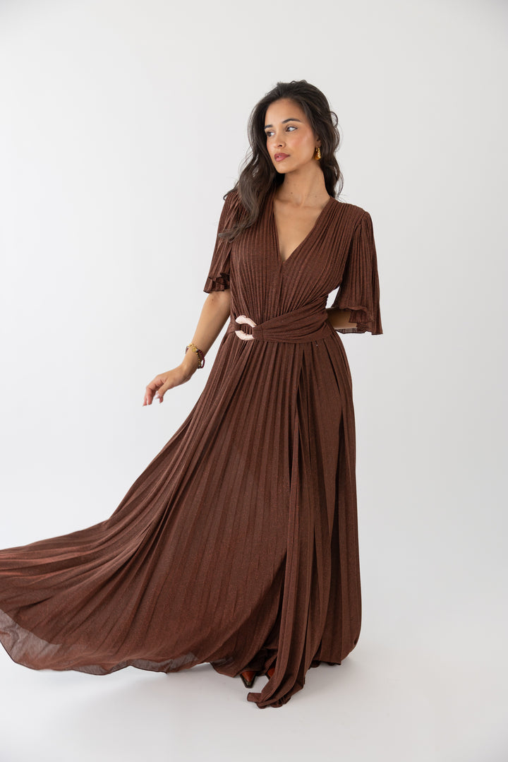 VESTIDO COMPRIDO CASTANHO PLISSADO FRACOMINA