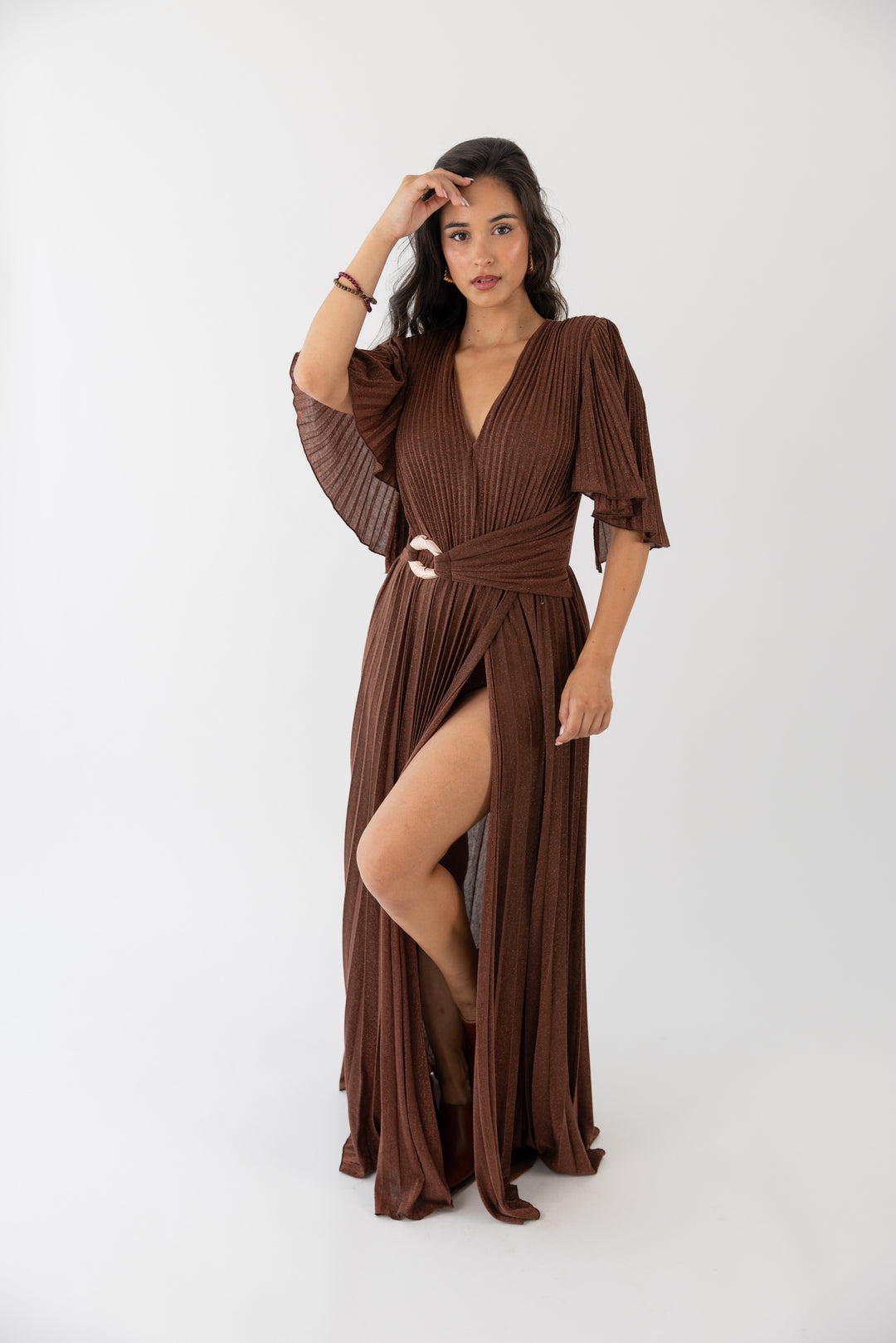 VESTIDO COMPRIDO CASTANHO PLISSADO FRACOMINA