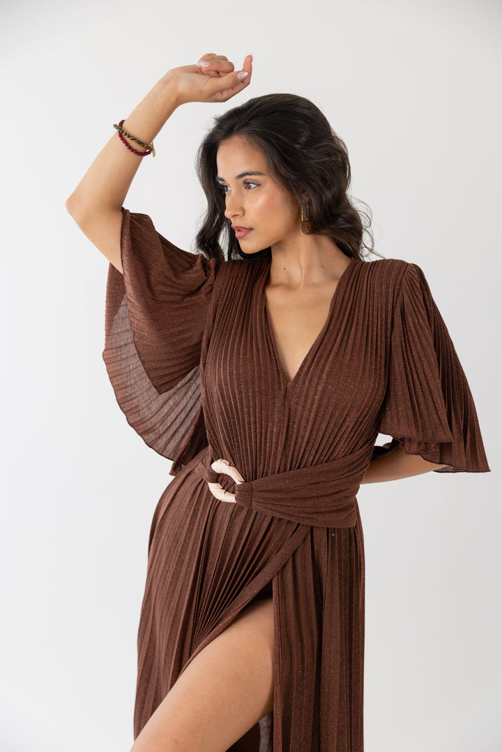 VESTIDO COMPRIDO CASTANHO PLISSADO FRACOMINA