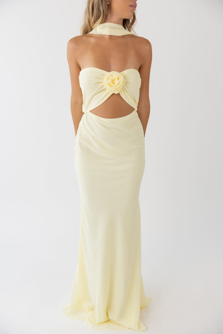 VESTIDO COMPRIDO AMARELO COM FLOR PONTO CHIC
