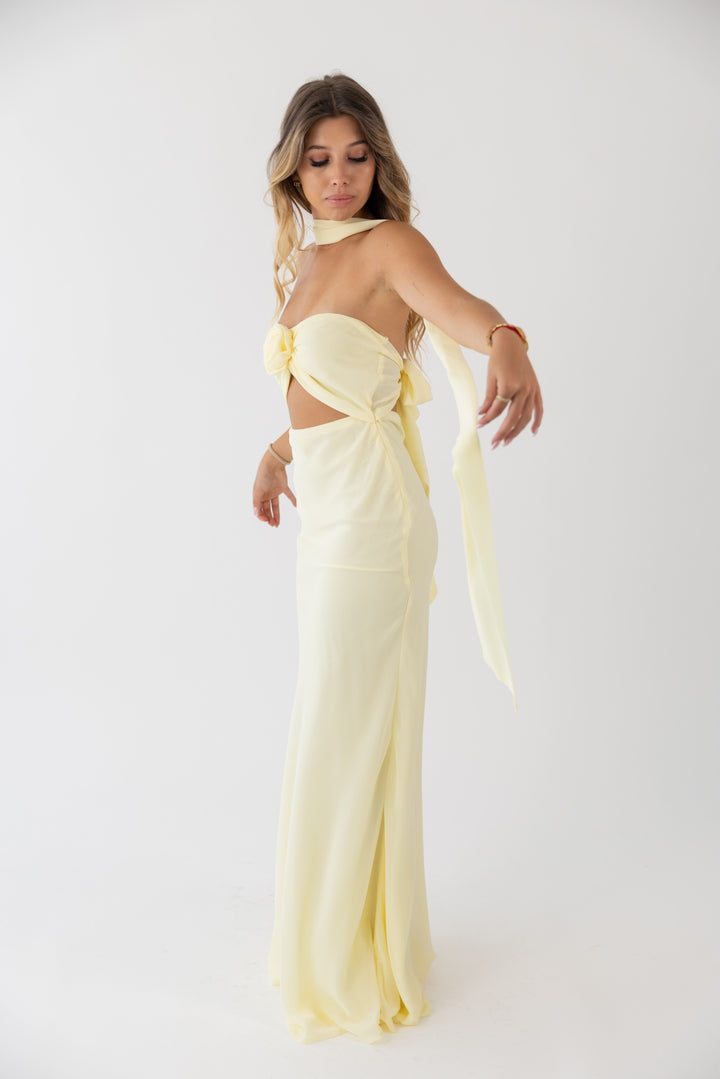 VESTIDO COMPRIDO AMARELO COM FLOR PONTO CHIC