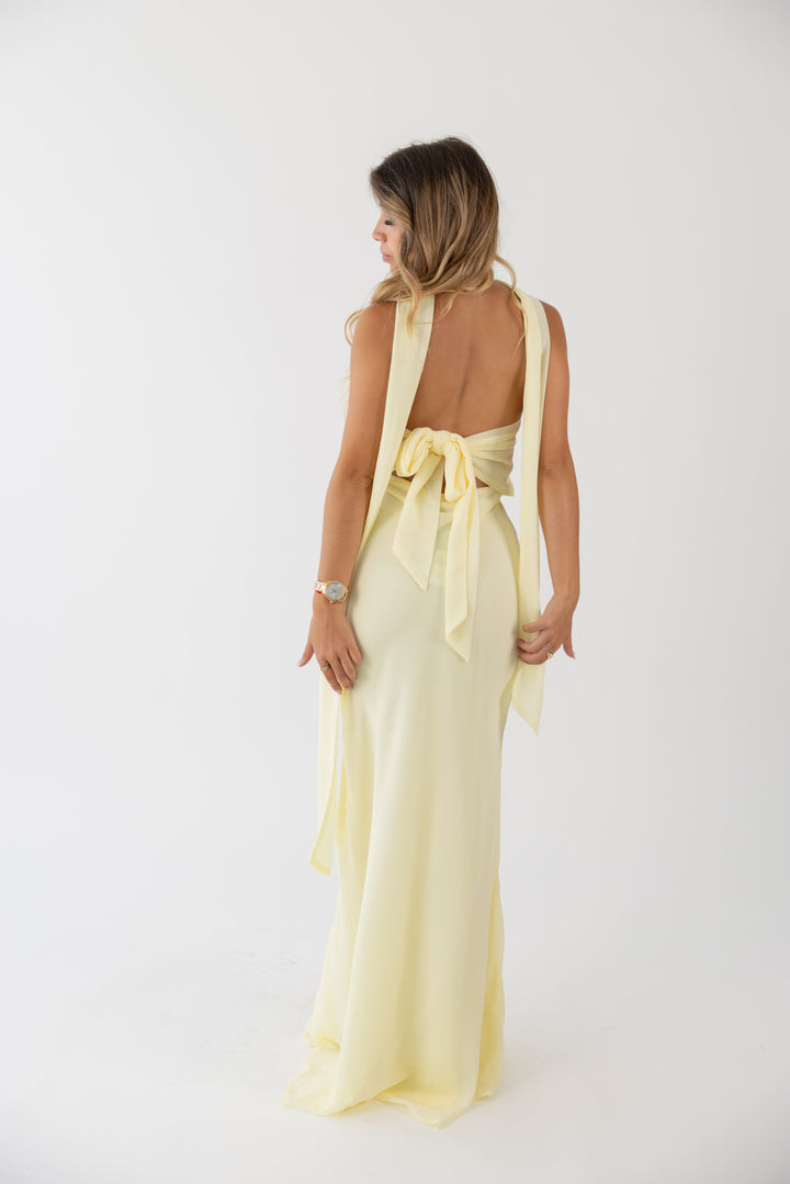 VESTIDO COMPRIDO AMARELO COM FLOR PONTO CHIC
