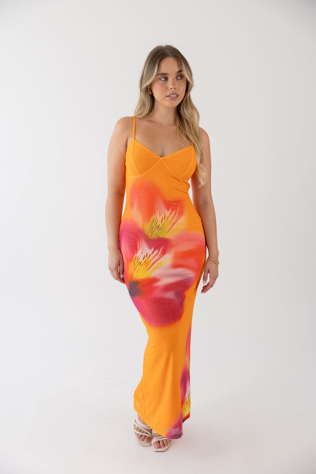 VESTIDO COMPRIDO EM MLAHA COM ESTAMPADO PONTO CHIC