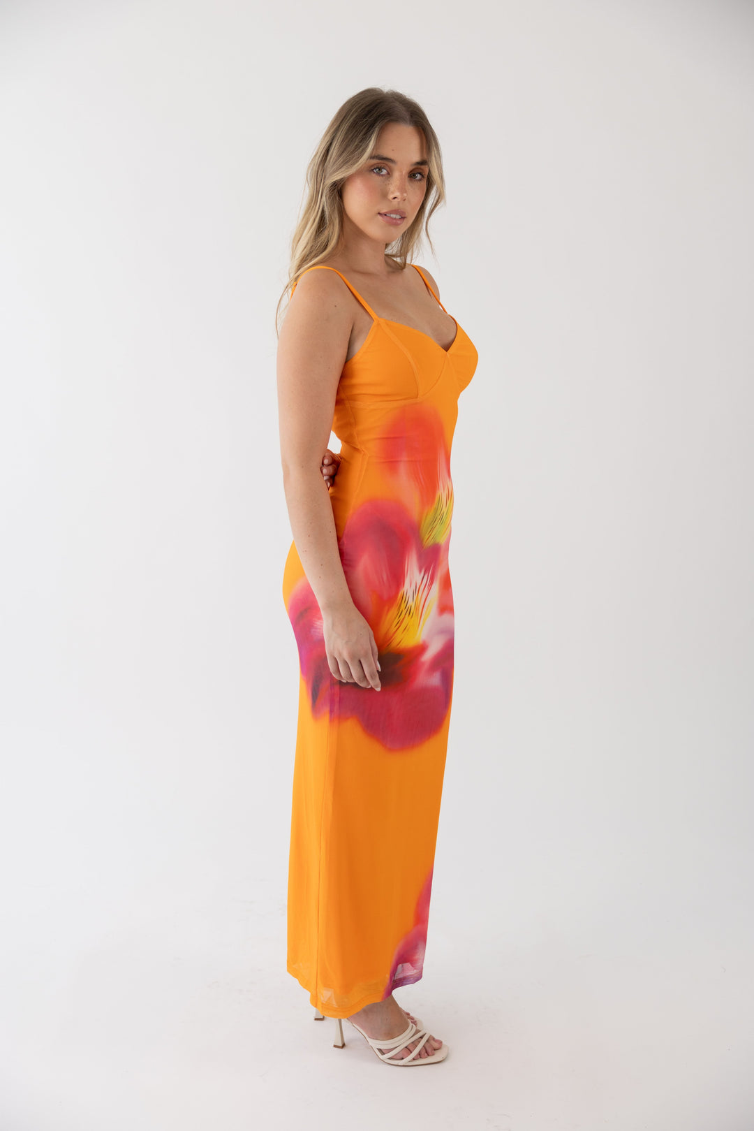VESTIDO COMPRIDO EM MLAHA COM ESTAMPADO PONTO CHIC