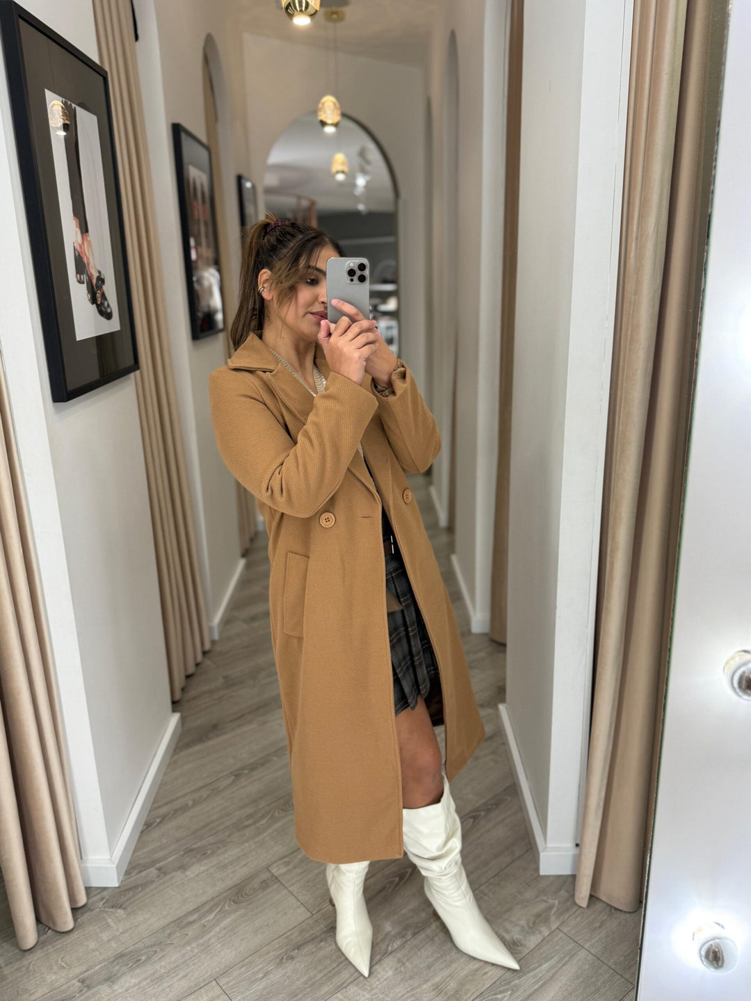 CASACO CLÁSSICO COM LAPELAS CAMEL PONTO CHIC