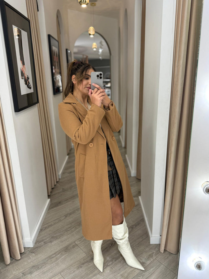CASACO CLÁSSICO COM LAPELAS CAMEL PONTO CHIC