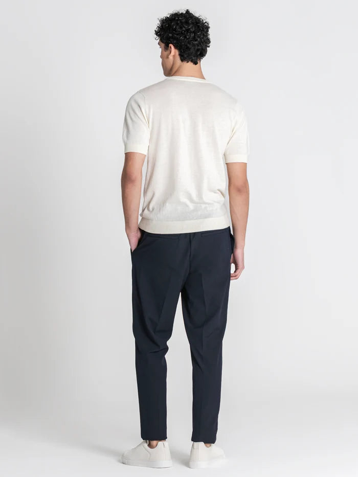 T-SHIRT BRANCA EM MALHA PONTO CHIC