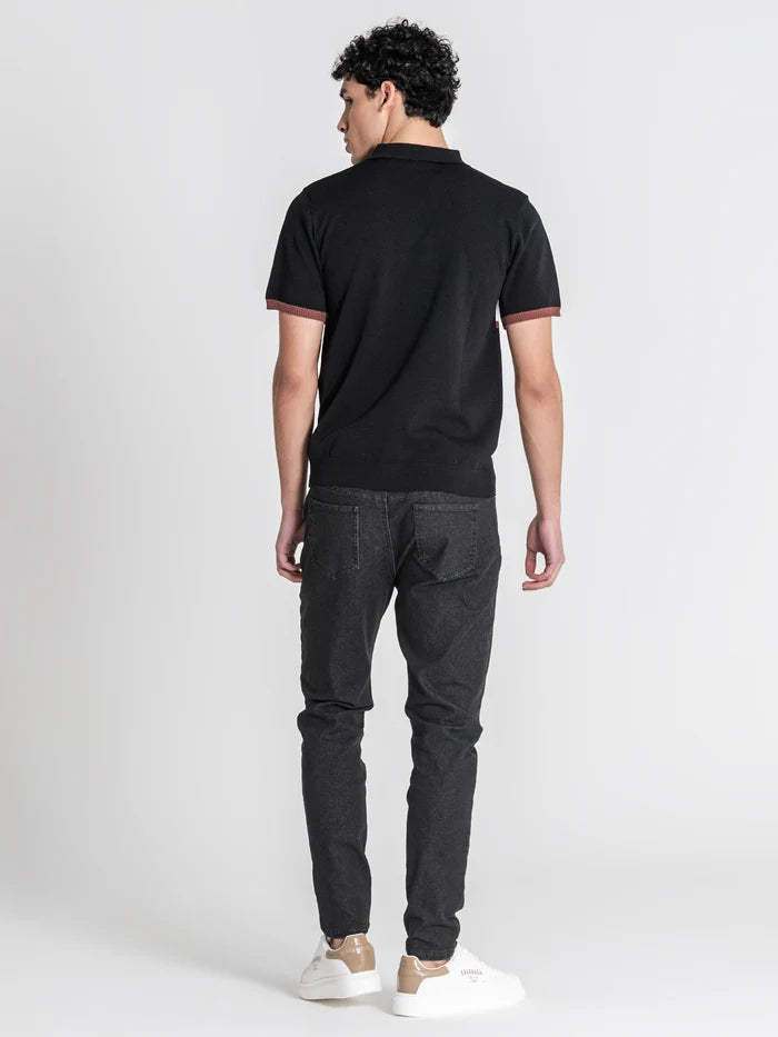 POLO PRETO ÀS RISCAS PONTO CHIC