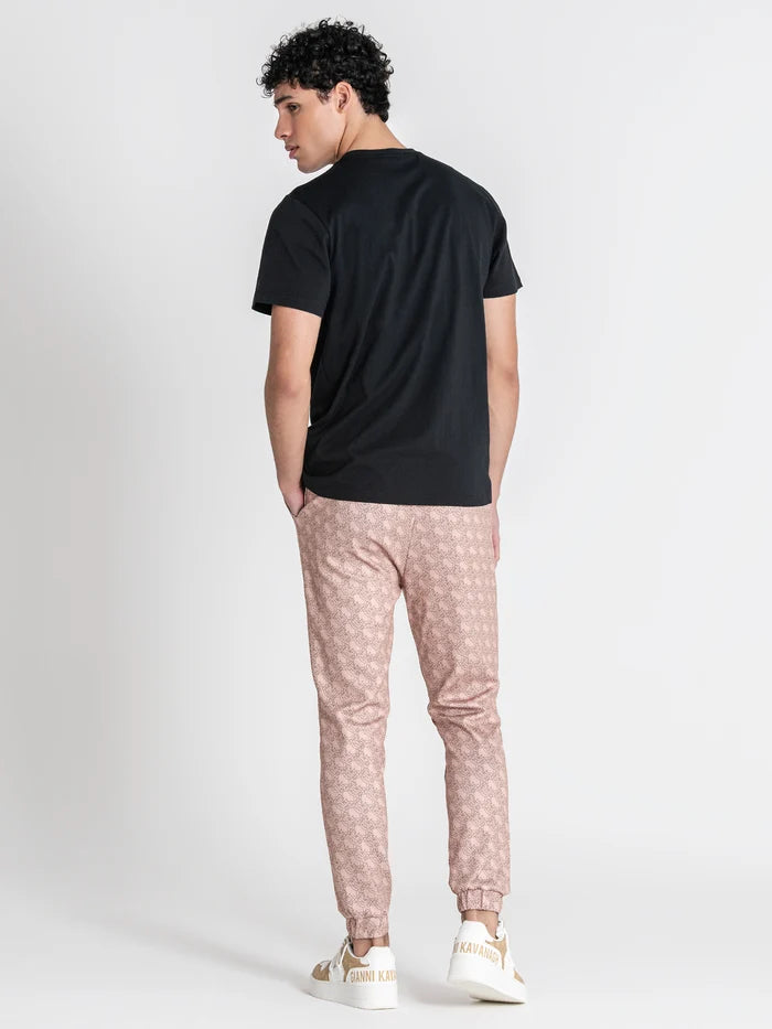 T-SHIRT PRETA COM APLICAÇÃO PONTO CHIC