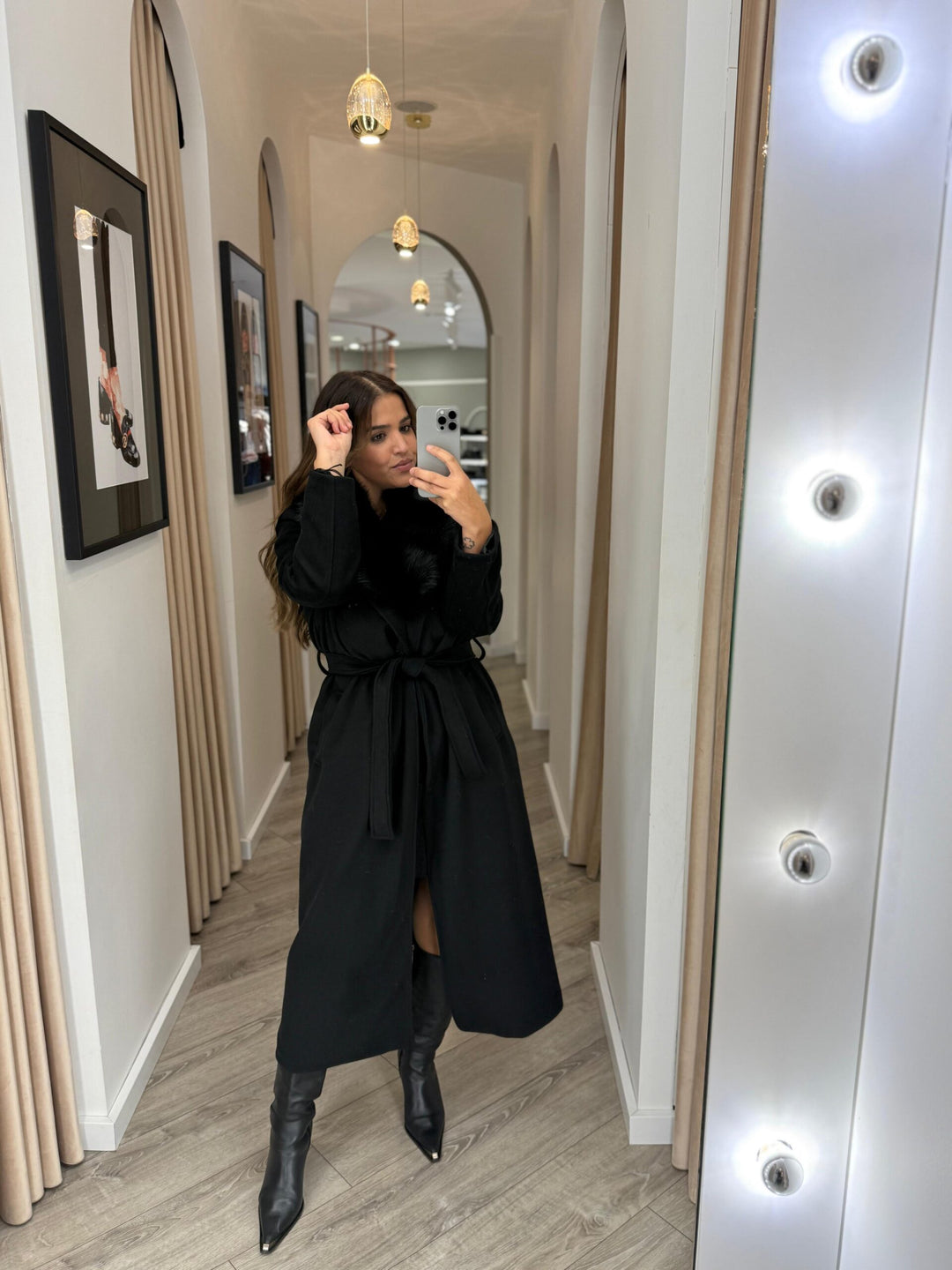 CASACO PRETO COM PELO PONTO CHIC