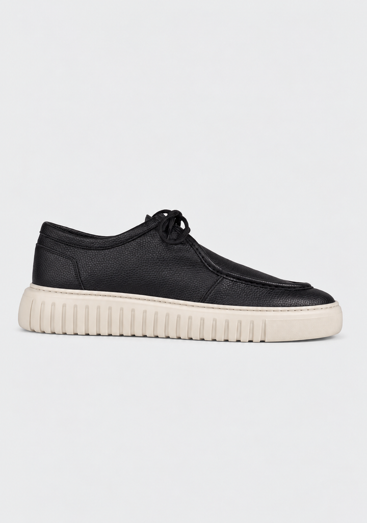 MOCASSINS AUSTIN PRETOS EM PELE COM SOLA CONTRASTANTE ANTONY MORATO