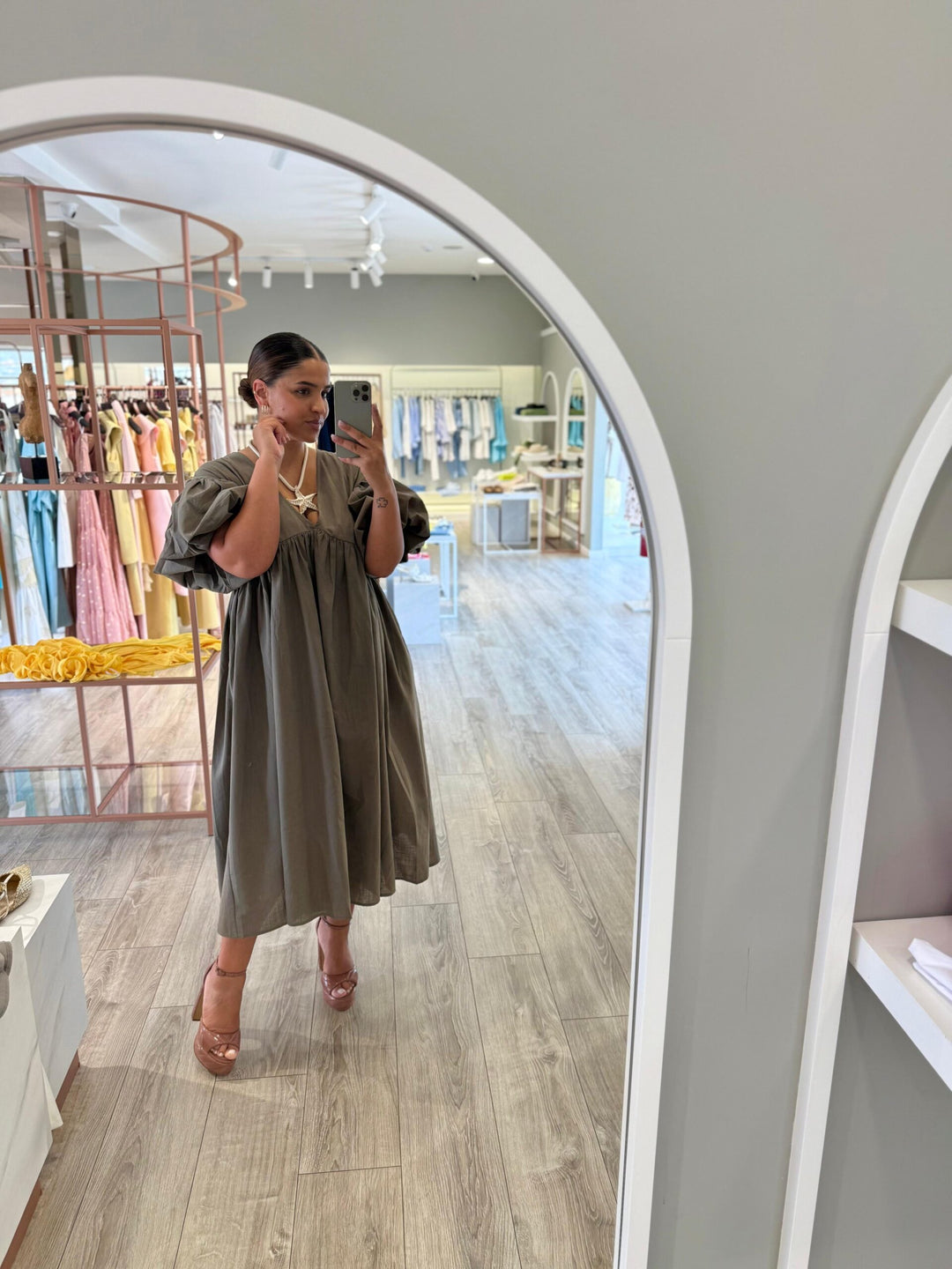VESTIDO KAKI GODÉ PONTO CHIC