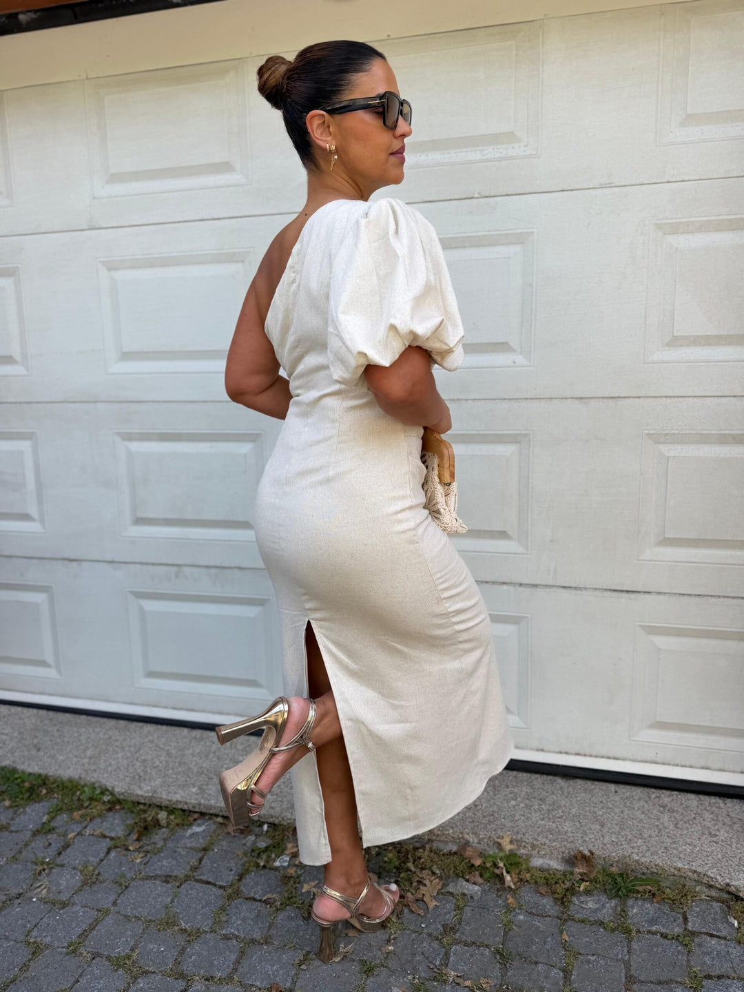 VESTIDO BEGE ASSIMÉTRICO EM LINHO PONTO CHIC