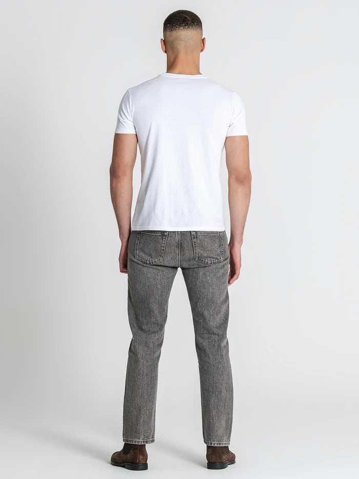 T-SHIRT BRANCA COM LOGO PONTO CHIC