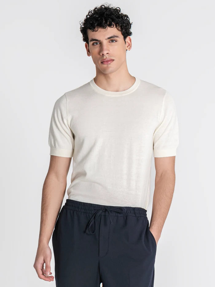 T-SHIRT BRANCA EM MALHA PONTO CHIC