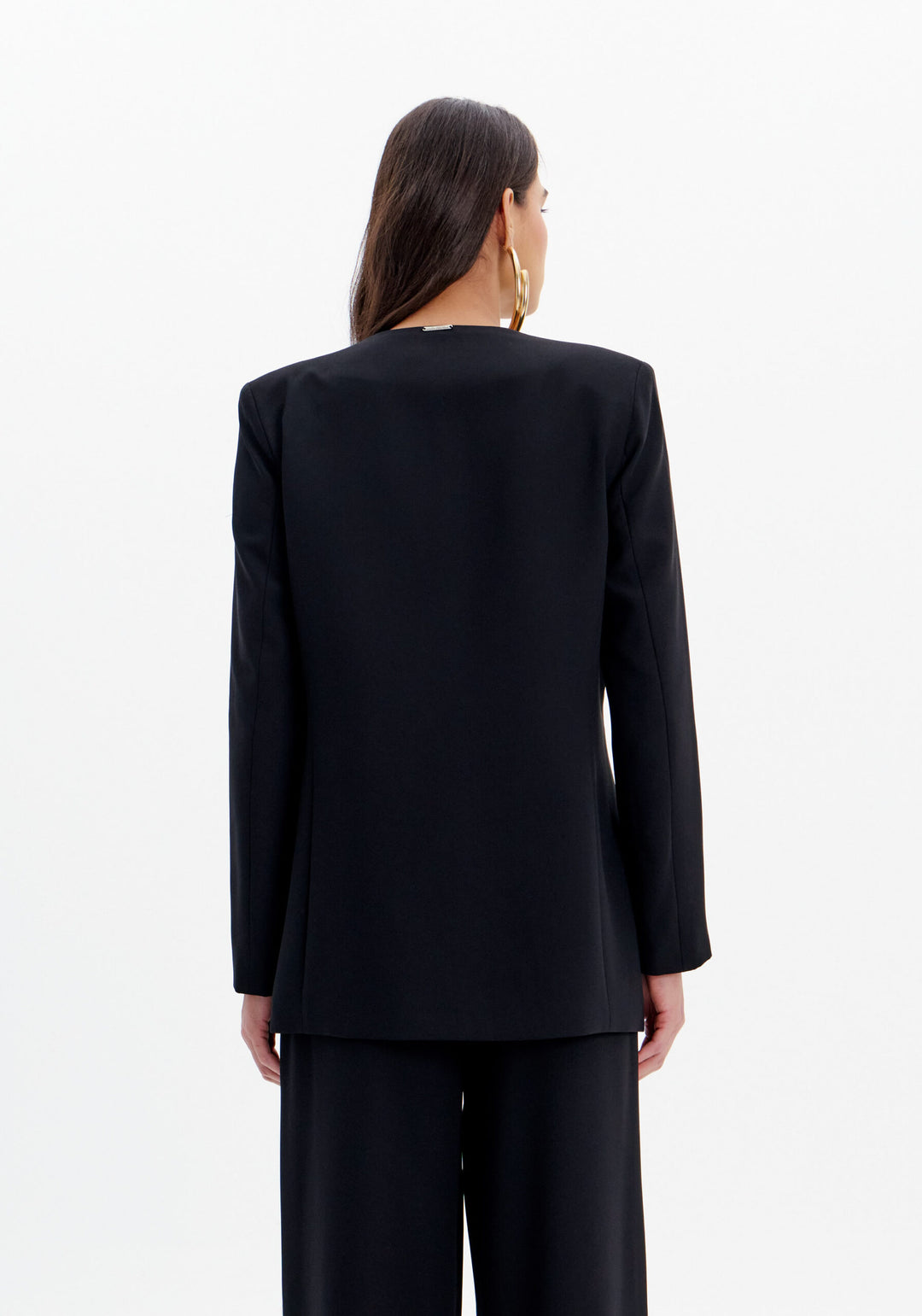 BLAZER PRETO COM DETALHE DE BRILHOS LANÇA PERFUME