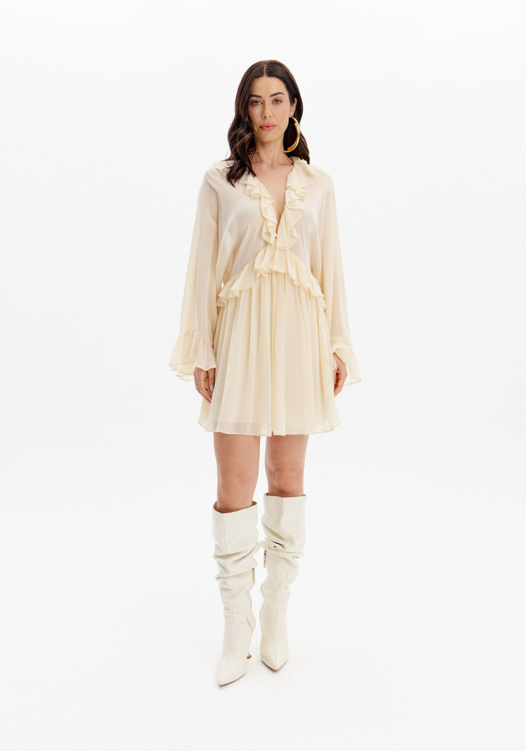 VESTIDO CREME COM FOLHOS LANÇA PERFUME