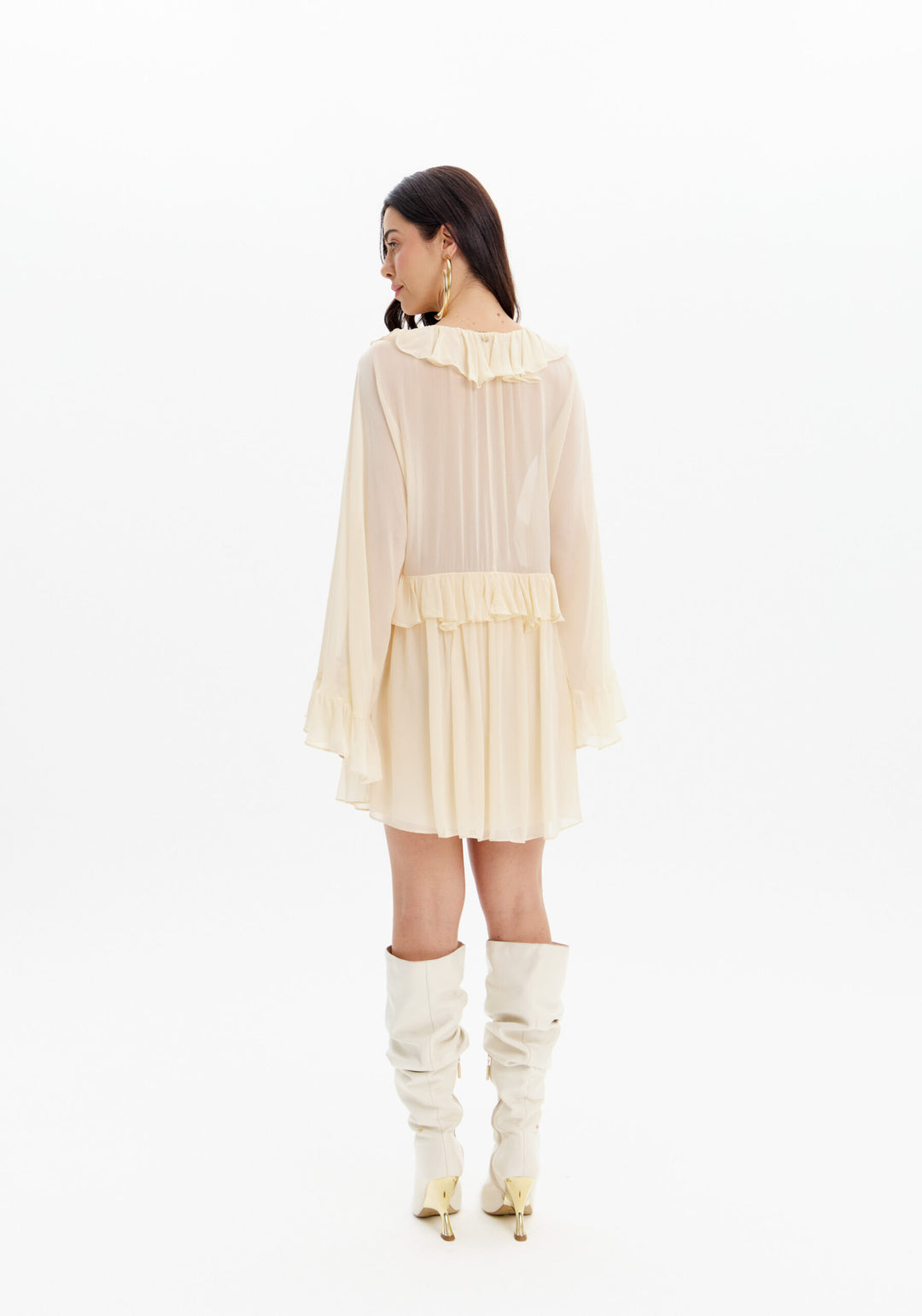 VESTIDO CREME COM FOLHOS LANÇA PERFUME