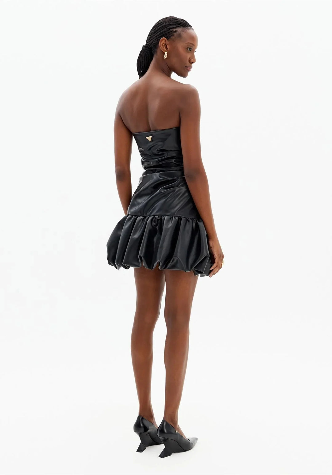 VESTIDO CURTO EM POLIPELE PRETA COM DRAPEADOS LANÇA PERFUME