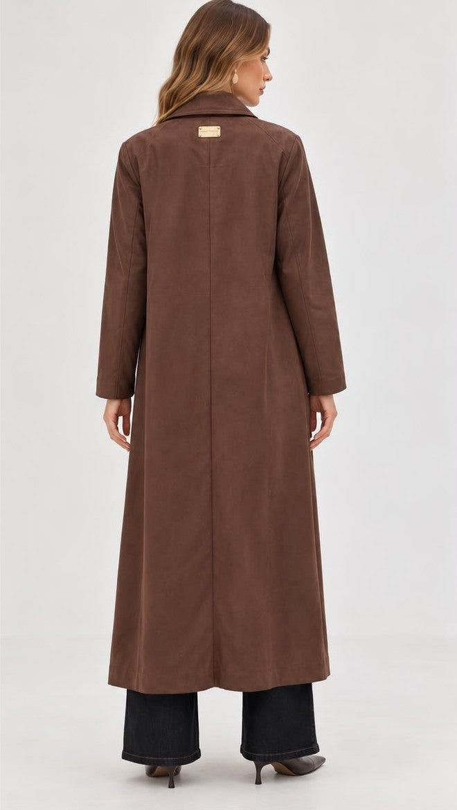 TRENCH COAT COMPRIDO CASTANHO EFEITO CAMURÇA LANÇA PERFUME