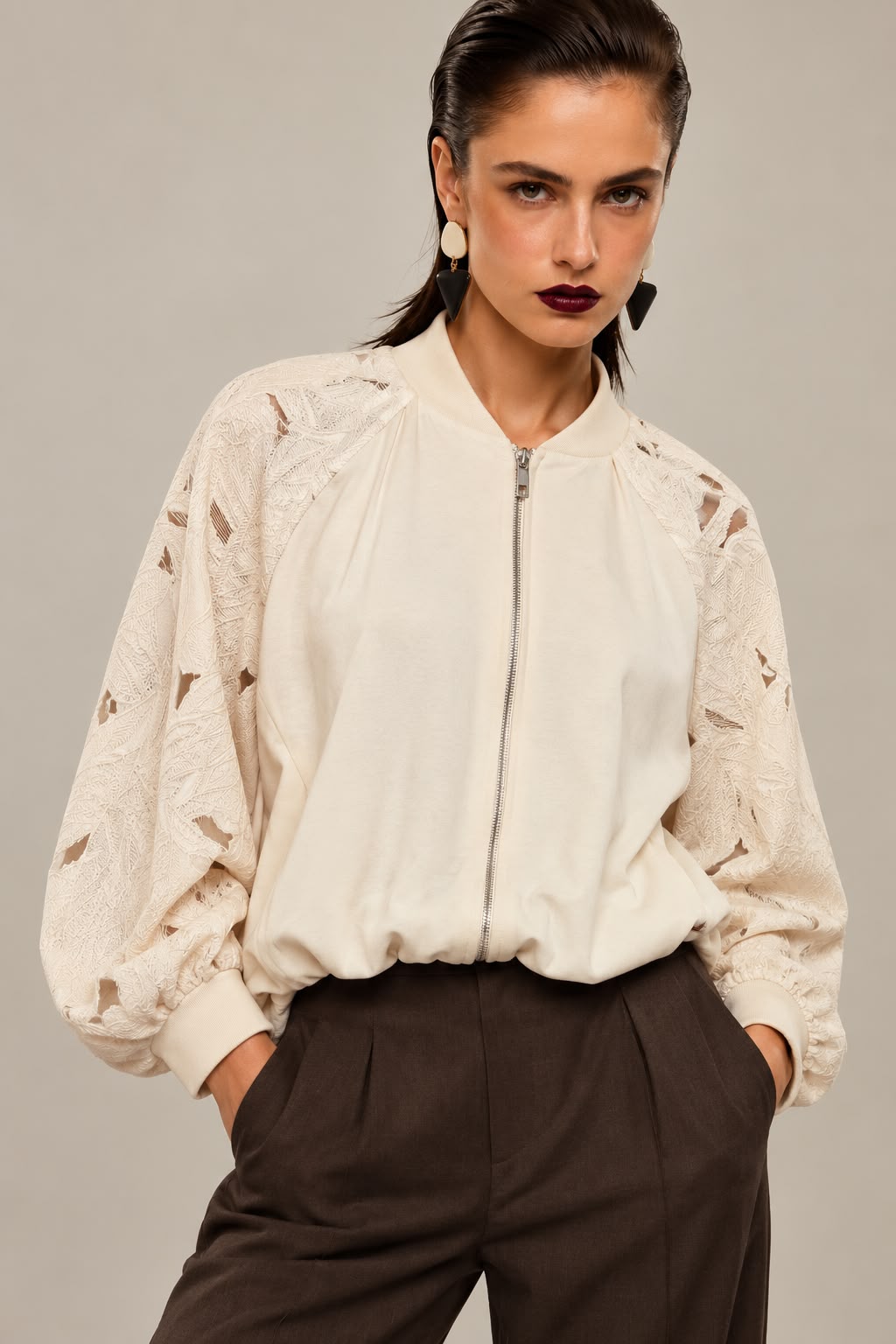 CASACO BOMBER CRU COM MANGAS EM RENDA IMPERIAL
