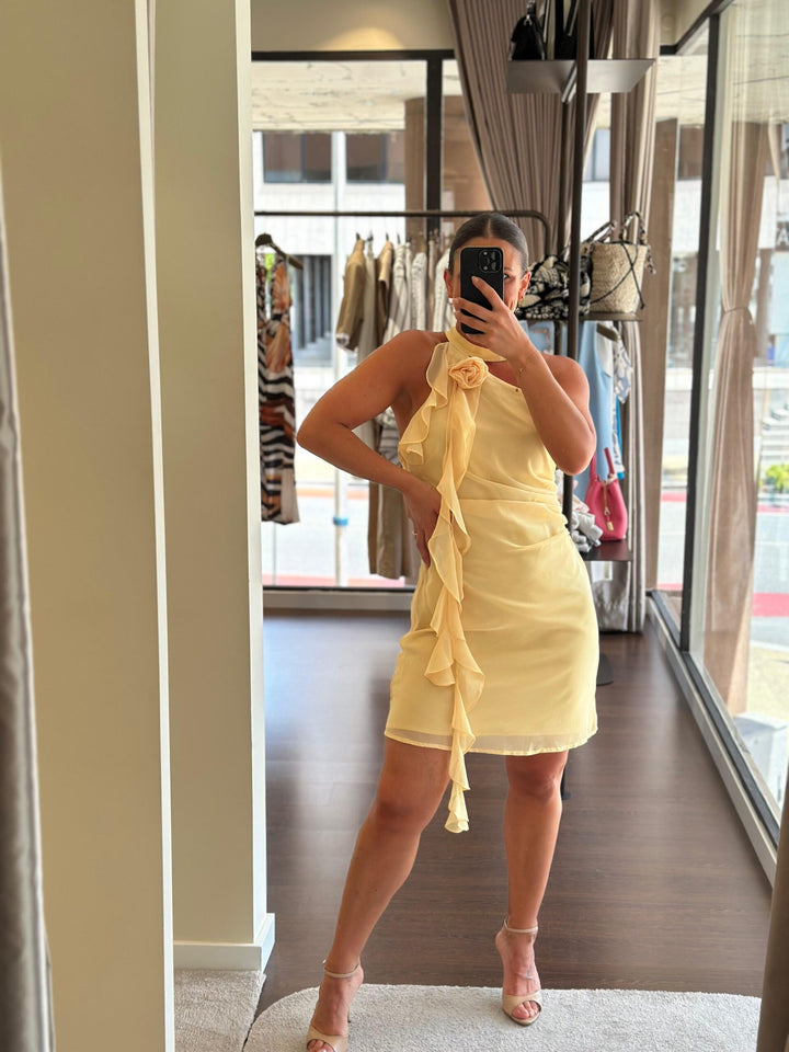 VESTIDO CURTO AMARELO COM FOR PONTO CHIC