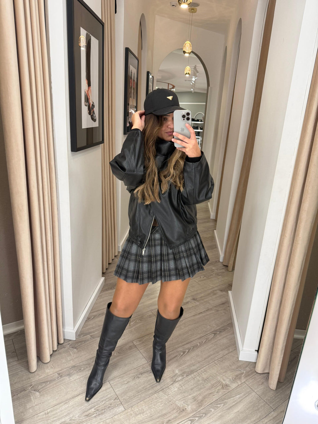 CASACO PRETO EM ECOPELE PONTO CHIC