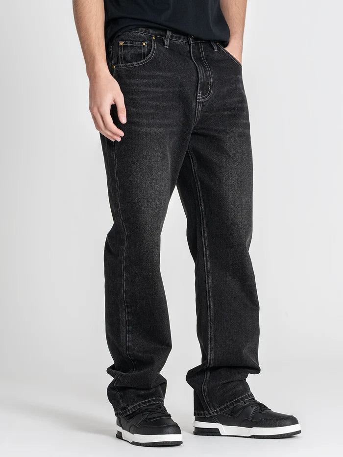 CALÇAS JEANS PRETAS COM LAVAGEM PONTO CHIC