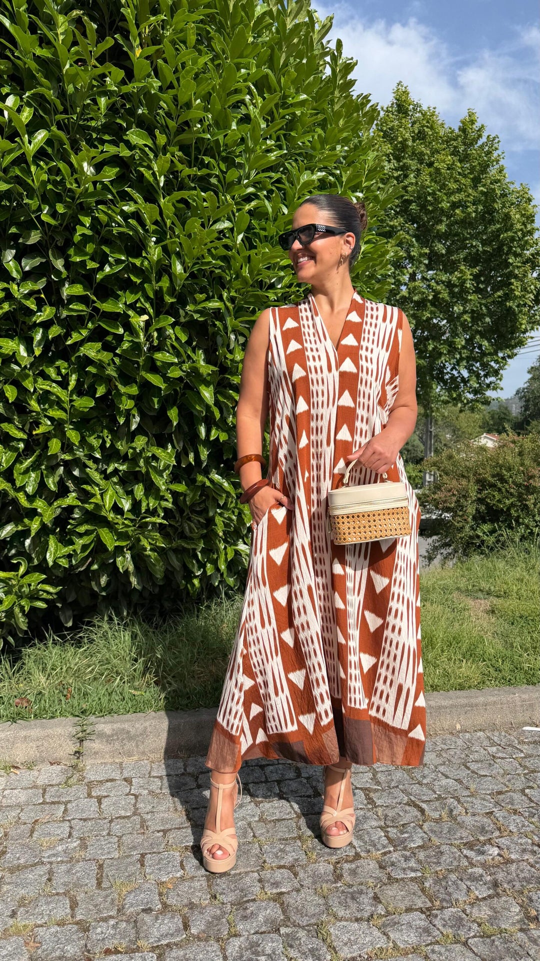 VESTIDO MIDI ESTAMPADO TERRACOTA PONTO CHIC