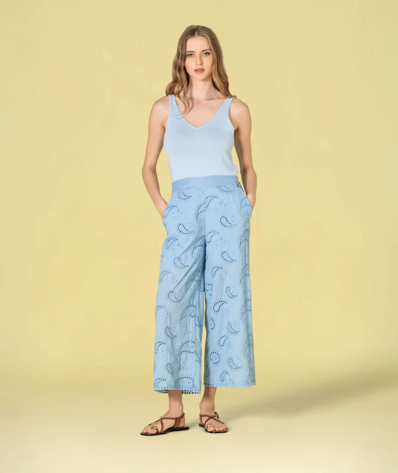 CALÇA CULOTE AZUL COM BORDADO INGLÊS RUGA
