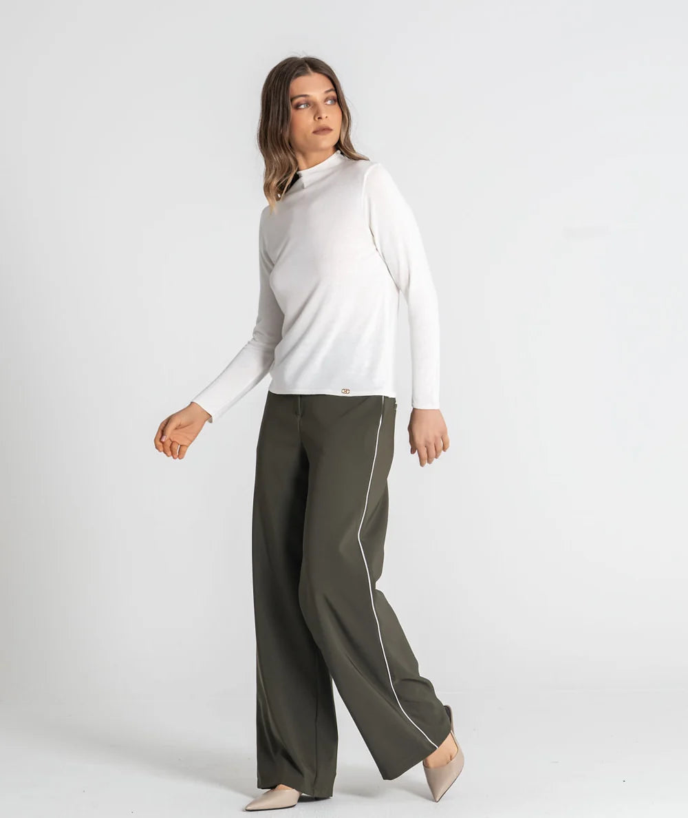 CALÇA VERDE KAKI COM RISCA BRANCA LATERAL RUGA