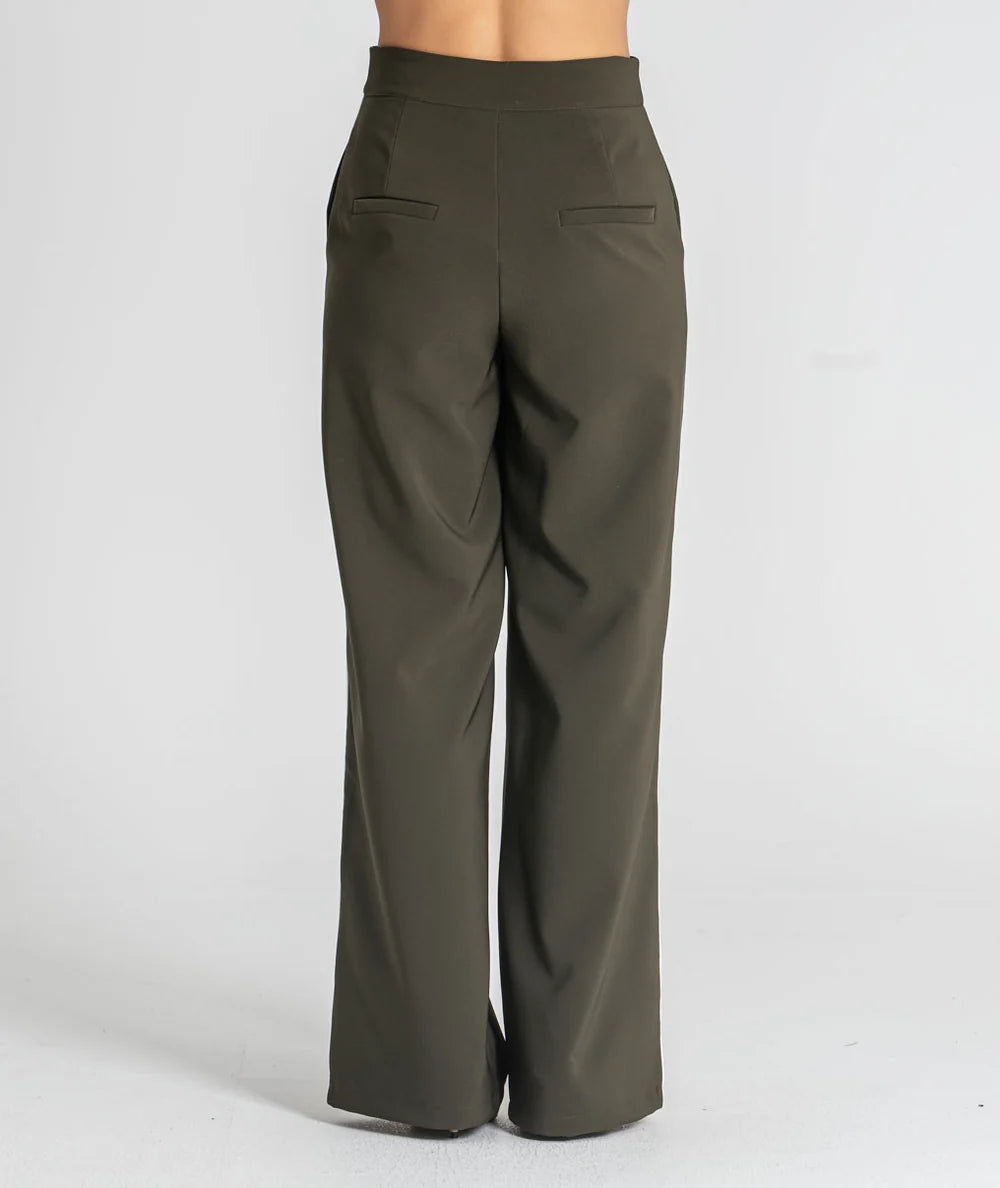 CALÇA VERDE KAKI COM RISCA BRANCA LATERAL RUGA