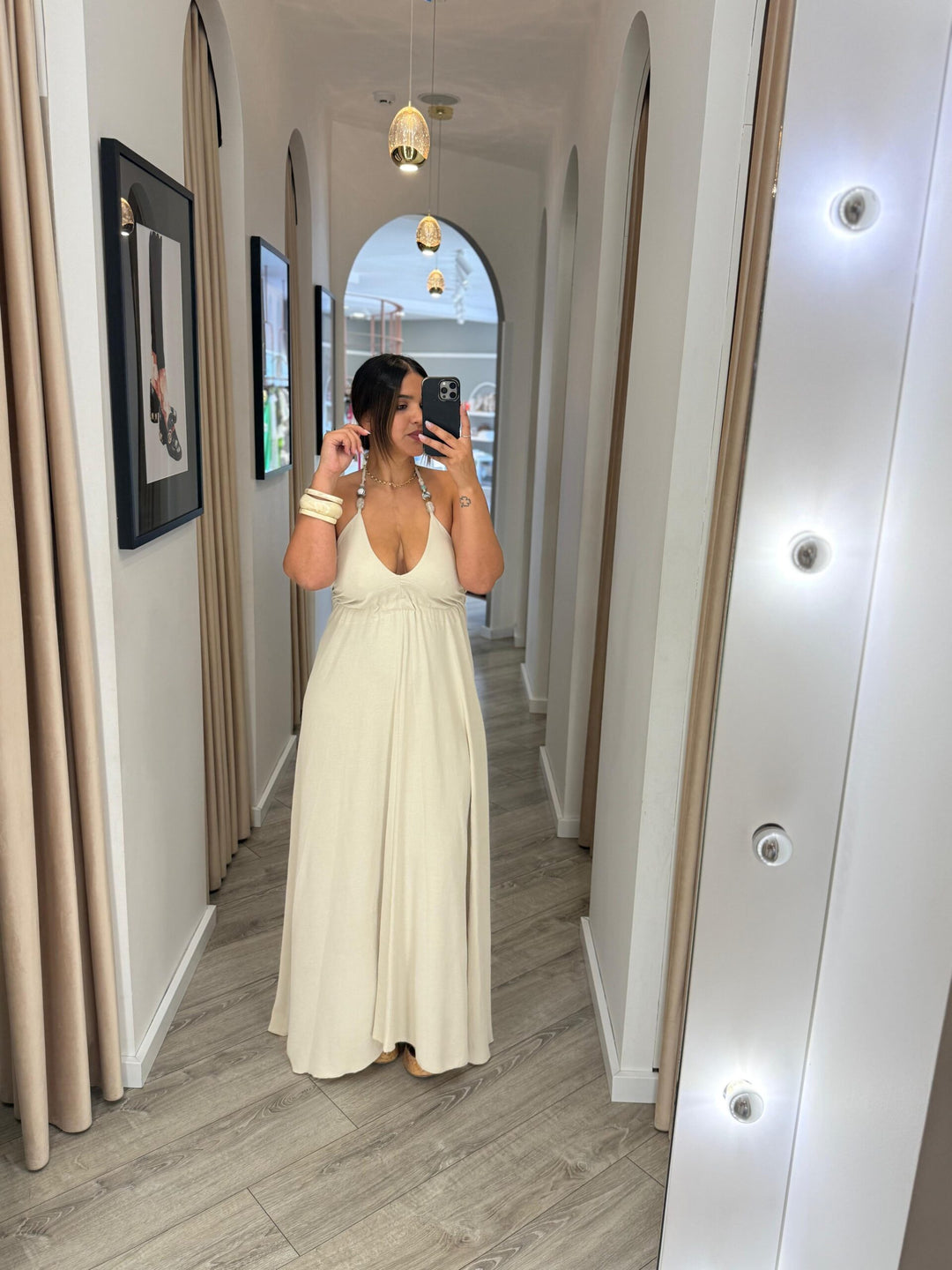 VESTIDO COMPRIDO FLUÍDO BEGE PONTO CHIC