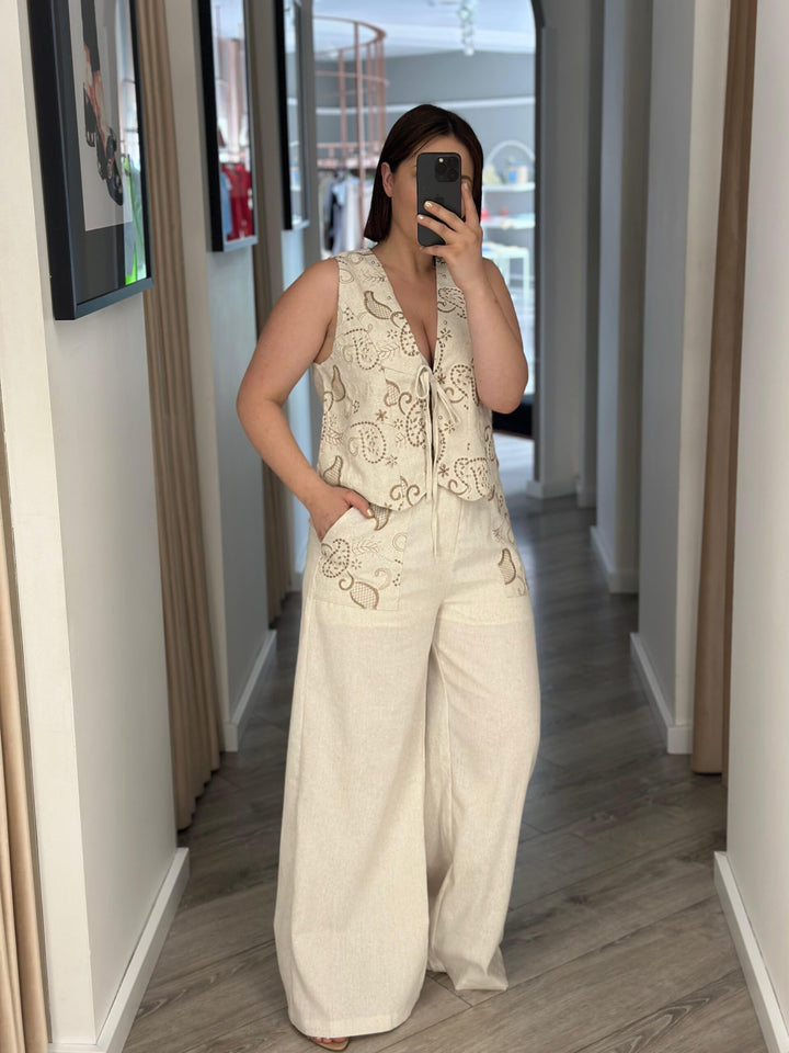 CONJUNTO EM LINHO COLETE E PANTALONA PONTO CHIC
