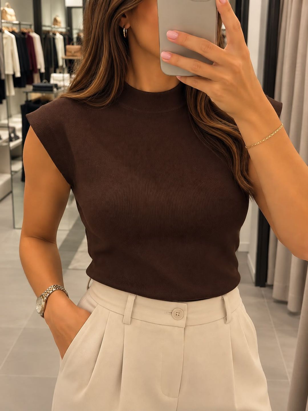 CAMISOLA CASTANHA SEM MANGAS COM GOLA SUBIDA PONTO CHIC