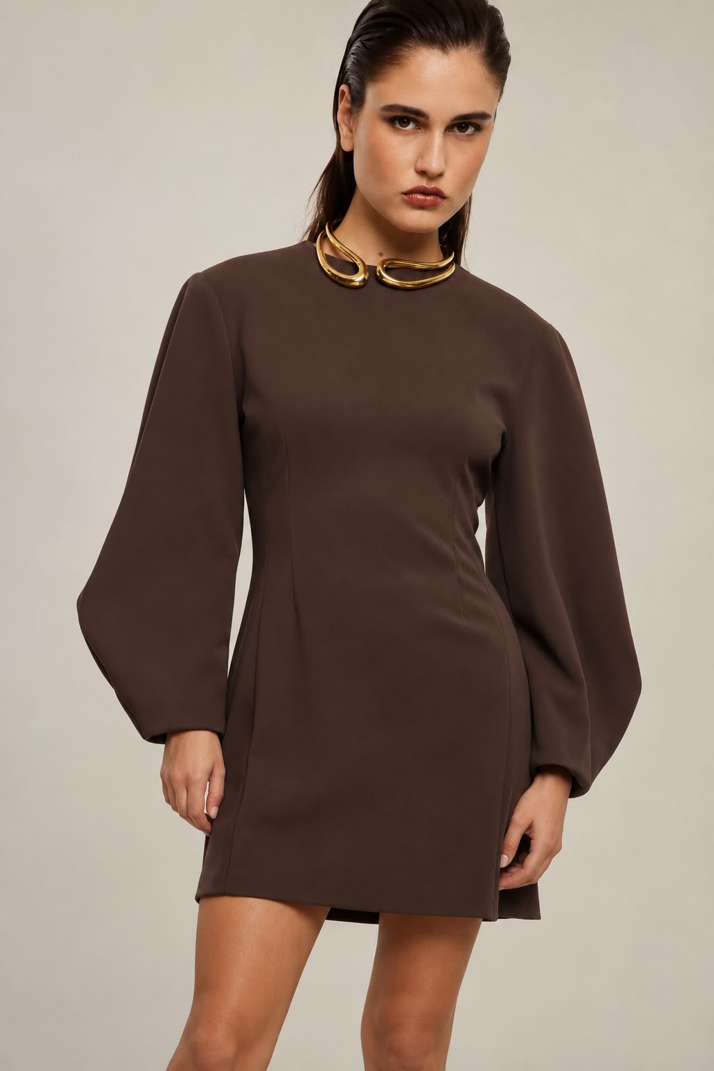 VESTIDO CASTANHO CURTO COM MANGAS AMPLAS IMPERIAL