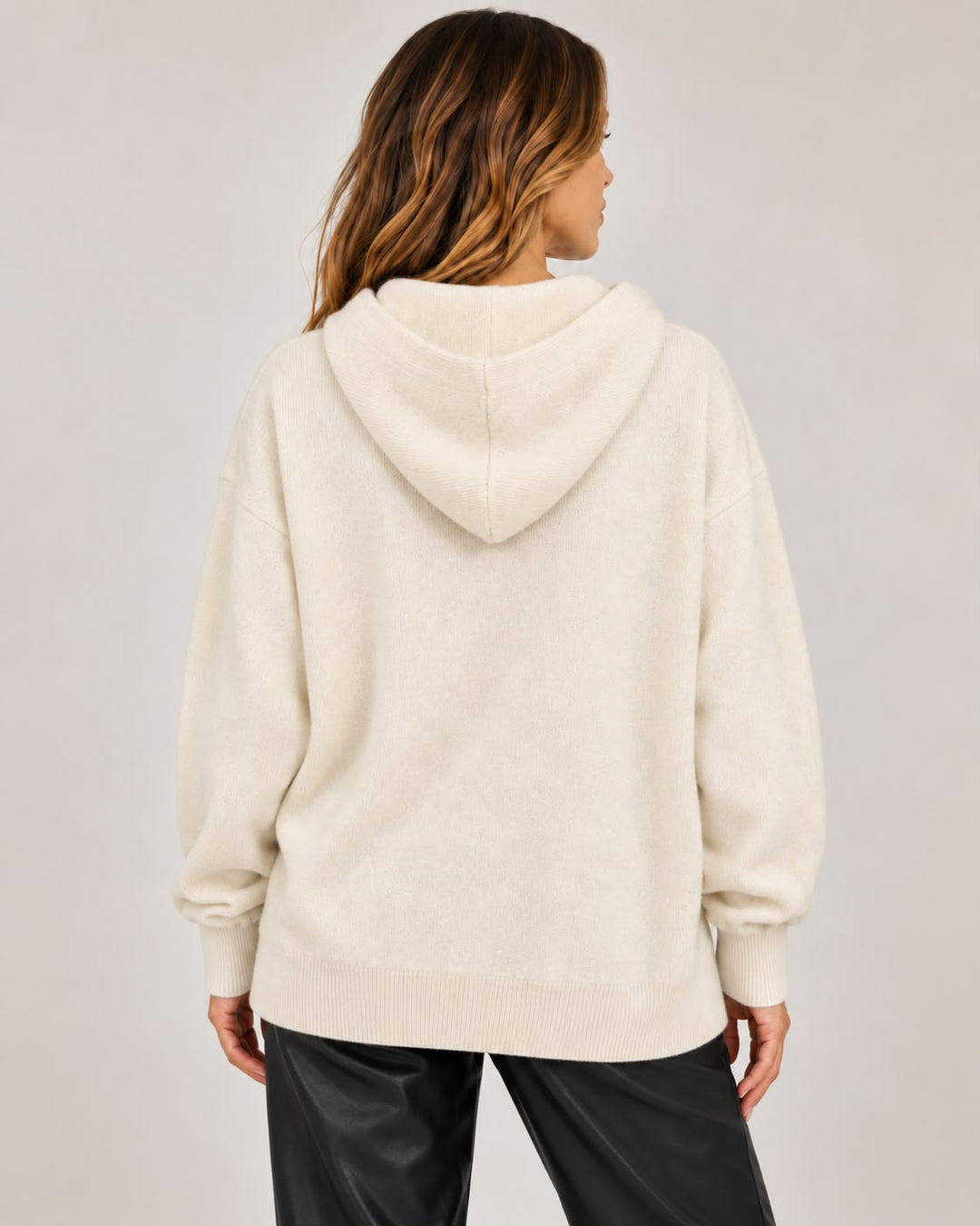 Camisola cru com capuz e coração bordado Ruga | Ponto Chic