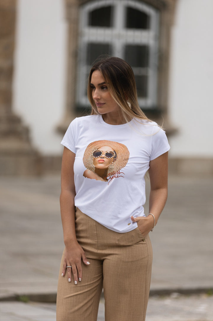 T-SHIRT COM ESTAMPADO E APLICAÇÕES MISS YOU